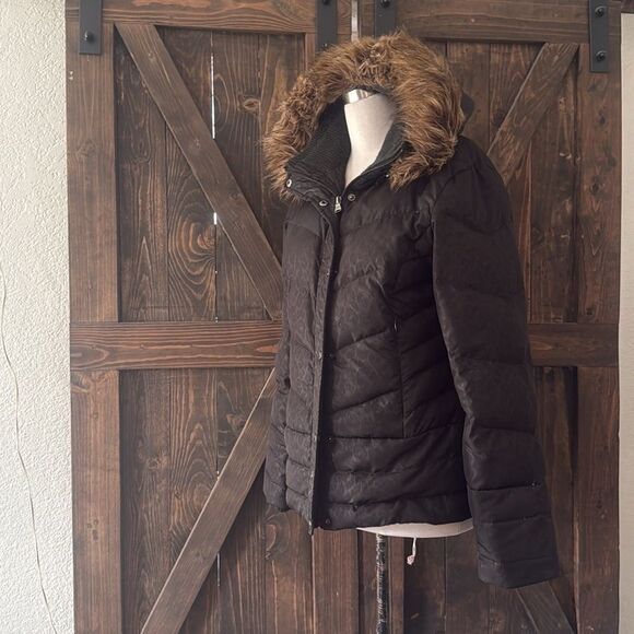 GUESS Black Animal Print Down Puffer Jacket with Faux Fur Hood - Picture 5 of 16